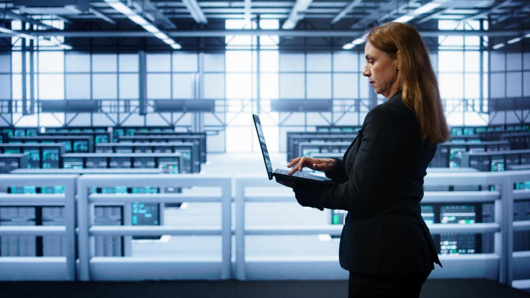 Profesionales trabajando en consultoría de seguridad